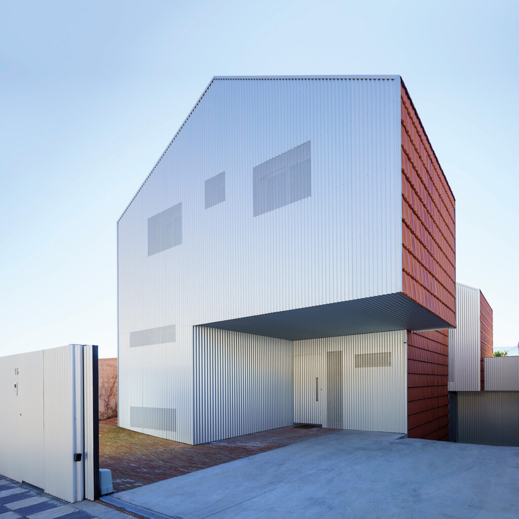 ca99_02 / Casa Armadillo