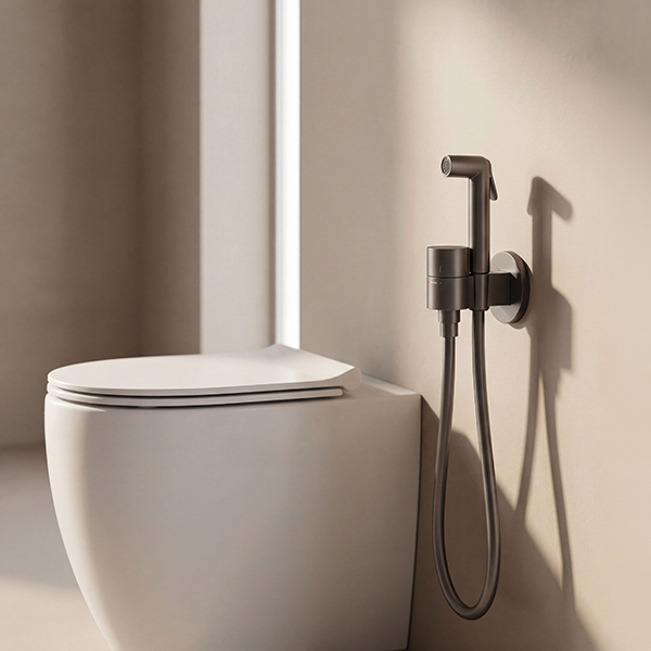 Tres presenta Toilet-box, la ducha higiénica que optimiza el espacio del baño